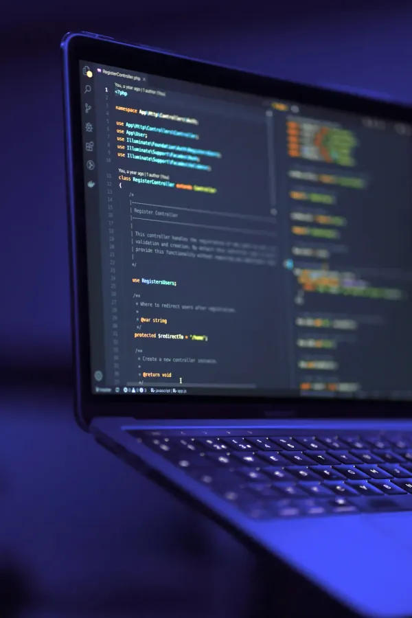 Modernes Büro mit Laptop